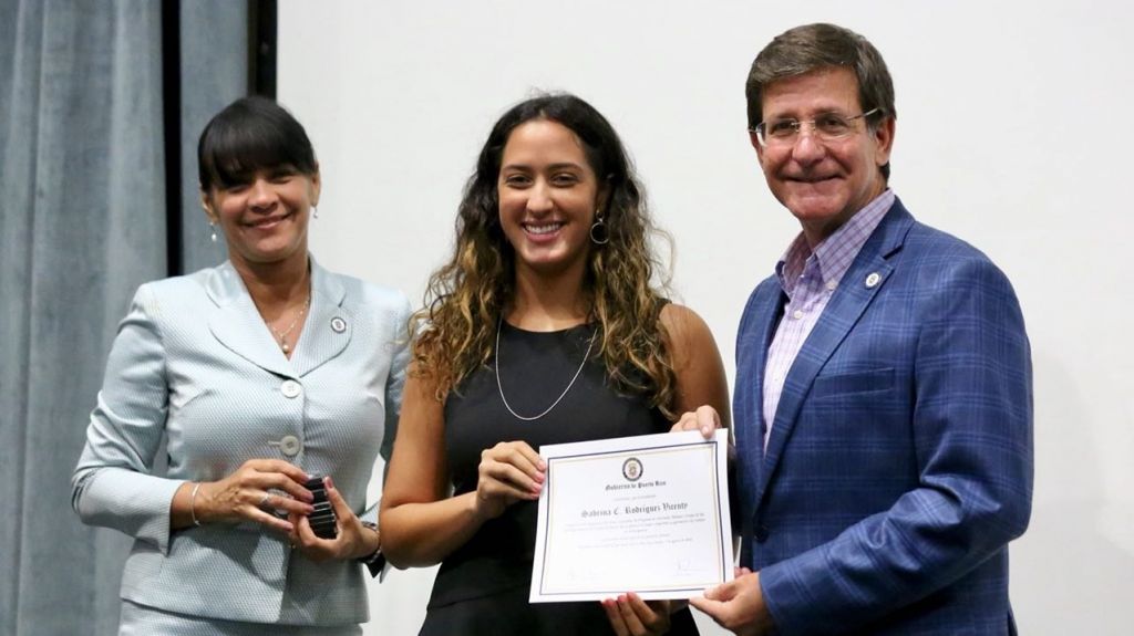  Entregan certificados a participantes del Programa de Internado de Verano del Departamento de Estado 