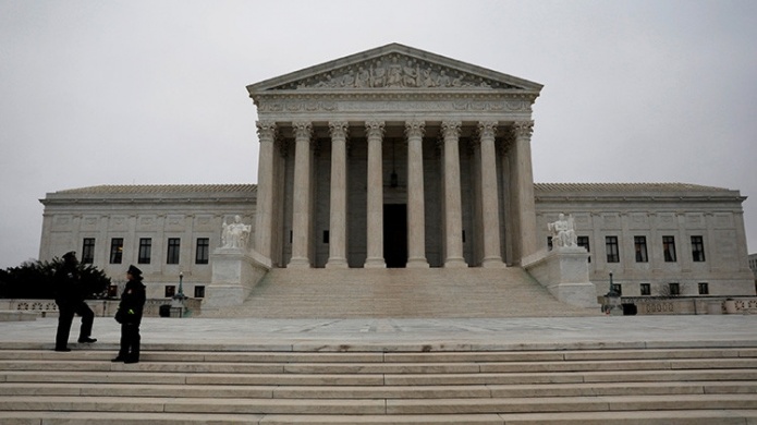 Corte Suprema de EE.UU. bloquea las restricciones sobre la prohibiciÃ³n de refugio de Trump