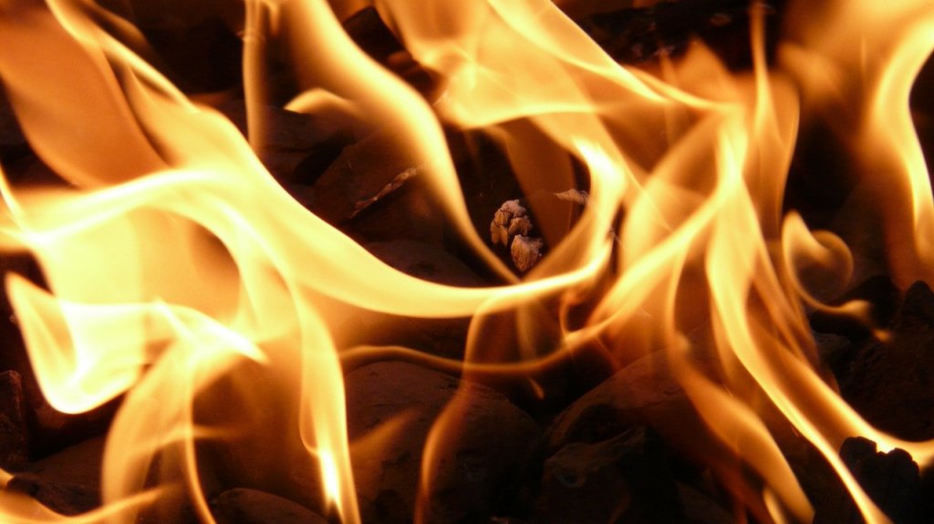  Dos personas resultan heridas en un fuego en Can&oacute;vanas 