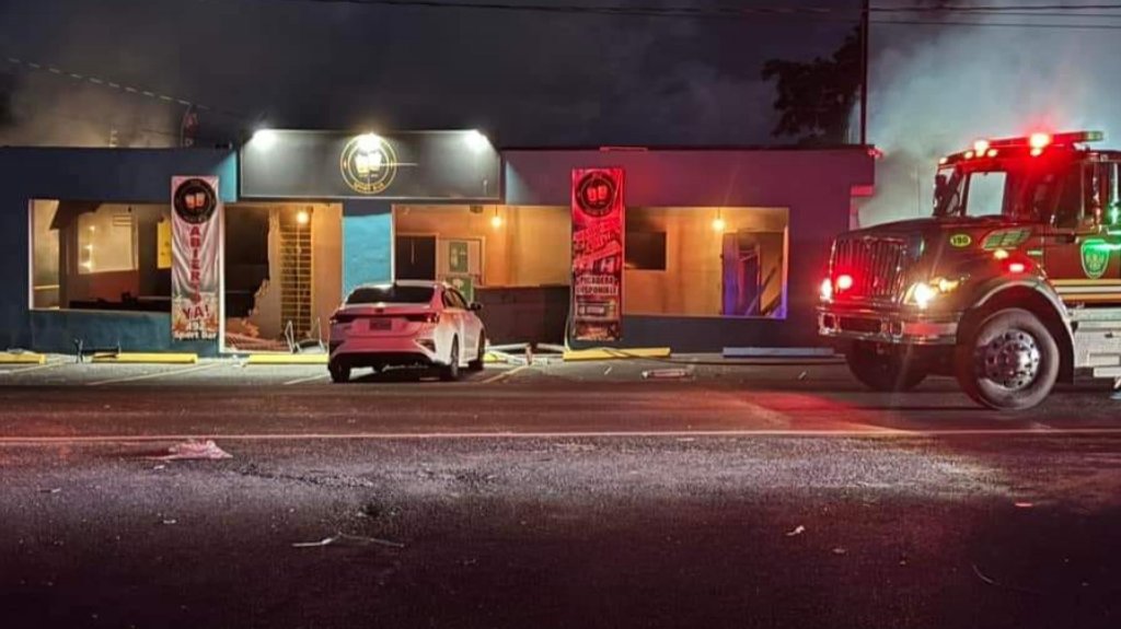  Explosi&oacute;n en negocio de Hatillo deja dos personas heridas 