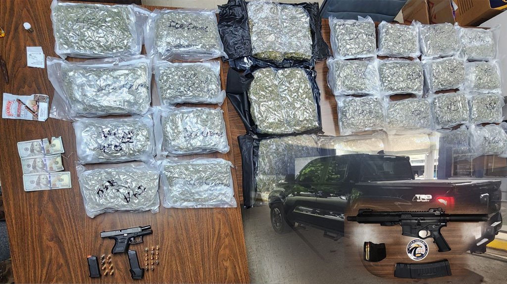  Caen tres en Carolina: ocupan armas, 31 libras de marihuana y dinero falso 