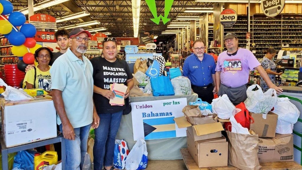  Federaci&oacute;n de Maestros entrega ayuda para Bahamas 