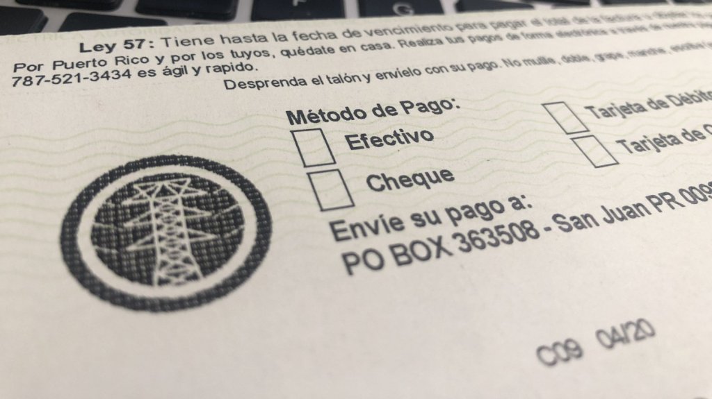  Decenas protestan por aumentos de luz 