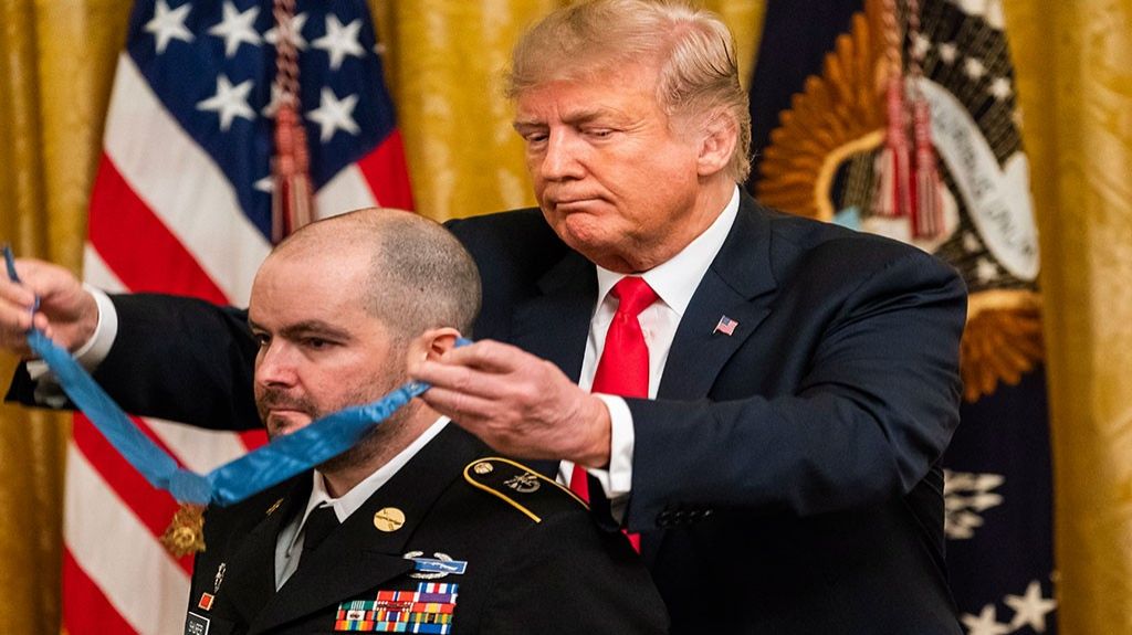 Trump otorga la Medalla al Honor a un sanitario por su hero&iacute;smo en Afganist&aacute;n 