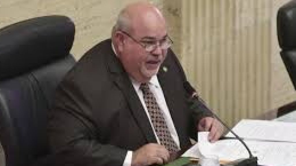  Medida busca investigar formula cobro de la AEE a clientes conectados a sistemas de FEMA y el Cuerpo de Ingenieros 