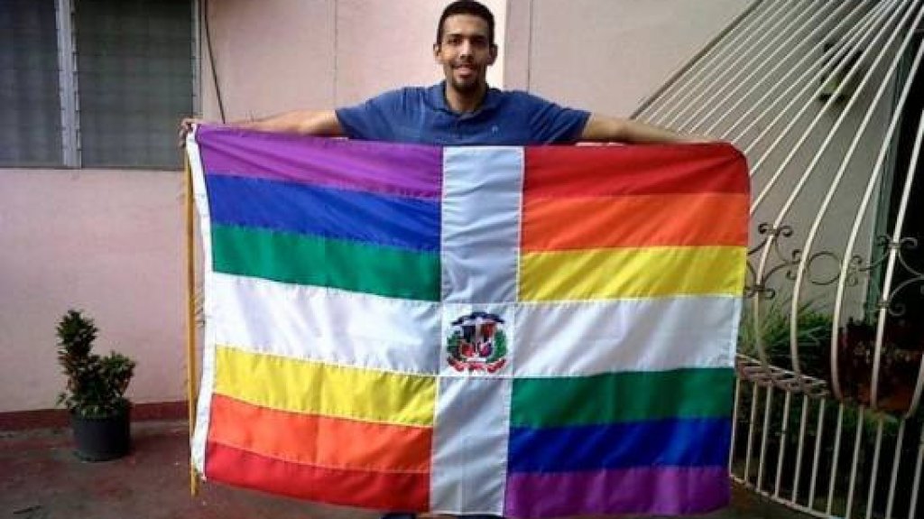  Genera polémicas reacciones en redes sociales bandera dominicana fusionada con los colores del colectivo LGBTI 