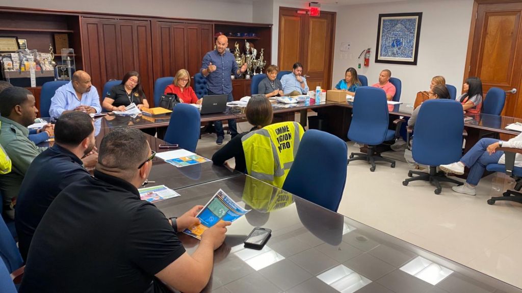  Fajardo adquiere equipo de emergencia para enfrentar coronavirus y alcalde alctiva el Centro de Operaciones de Emergencias 