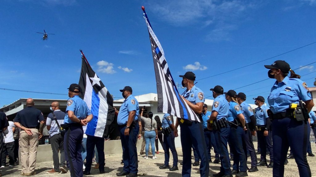 Video: Polic&iacute;as estatales y municipales llenan las calles para despedir agente estatal asesinado en Carolina 