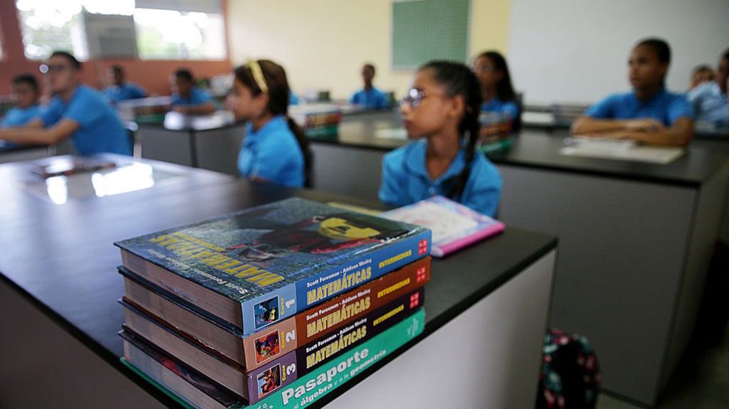  Buscan crear Programa de Maestros de Dif&iacute;cil Reclutamiento 