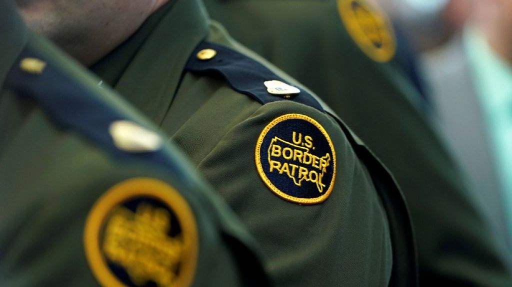  Intenta sobornar a un agente de inmigraci&oacute;n para que deporte a su esposa de EE.UU. y es condenado a prisi&oacute;n 