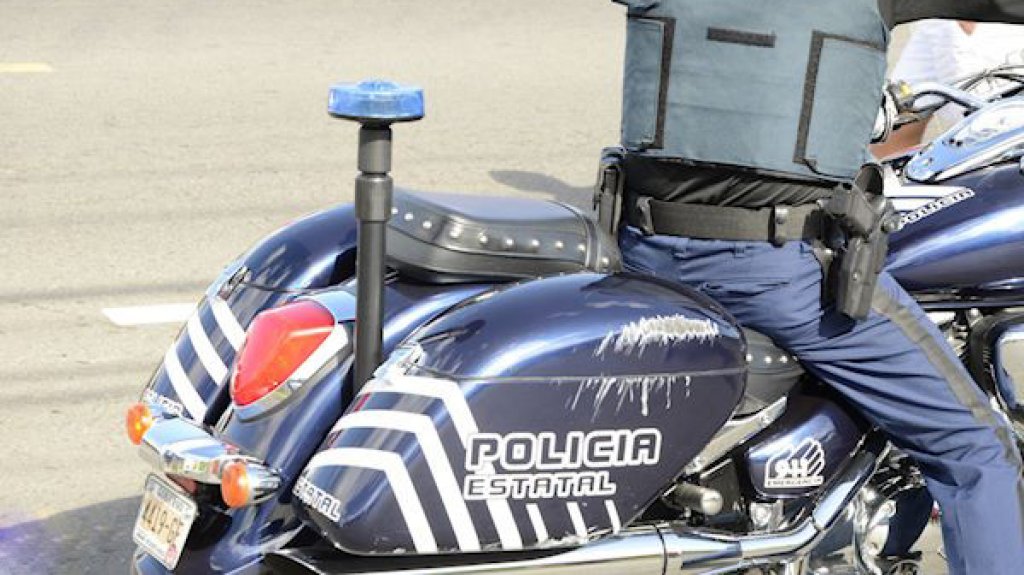  Polic&iacute;a de unidad motorizada result&oacute; herido en Caguas tras ser impactado por conductor que se dio a la fuga 