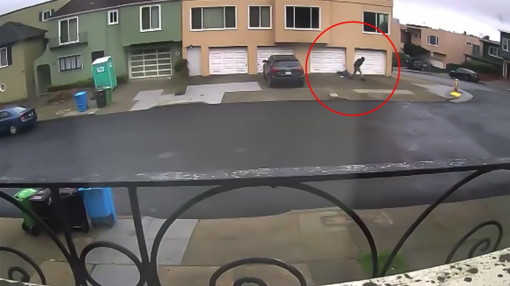  VIDEO: Un joven ataca brutalmente a un anciano en California y deja herido de muerte 