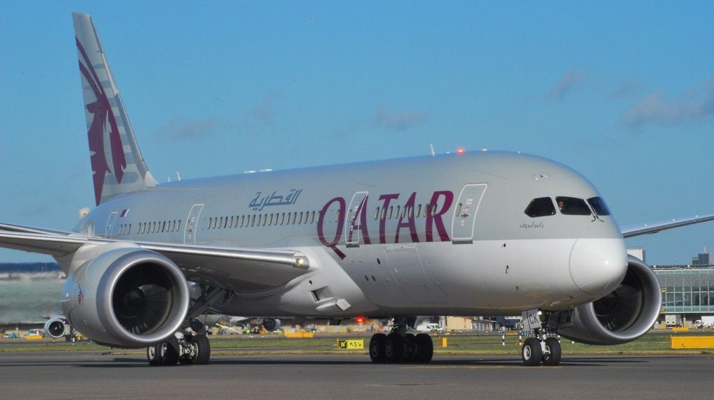 Descubre infidelidad en pleno vuelo y aviÃ³n aterriza de emergencia