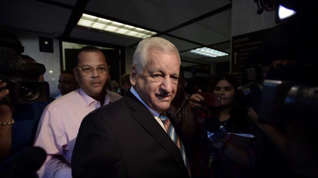 Hallan causa para arresto en siete cargos contra O'Neill, quien queda con grillete electrÃ³nico en caso en que se expone a 25 aÃ±os de cÃ¡rcel 