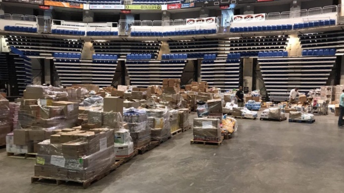 Personas de edad avanzada reciben ayudas tras donaciones a Unidos por Puerto Rico