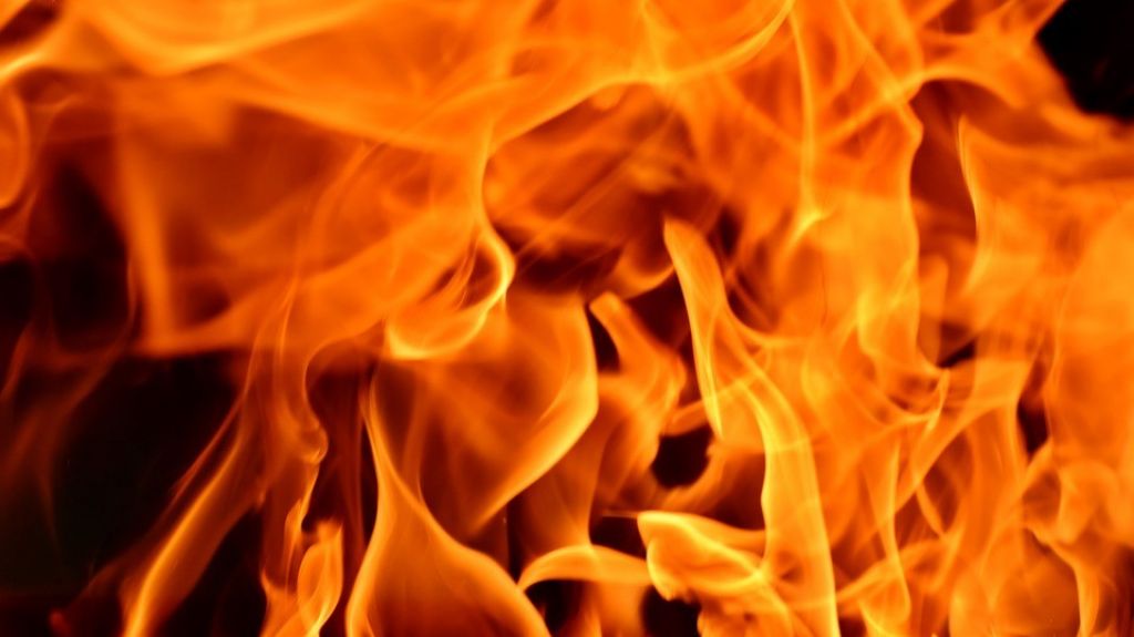  Incendio en concesionario de autos en Cidra 