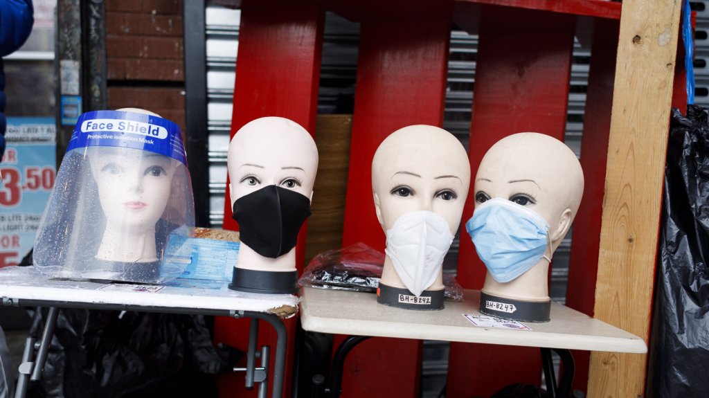  Arizona lanza campa&ntilde;a biling&uuml;e para promover el uso del cubreboca 