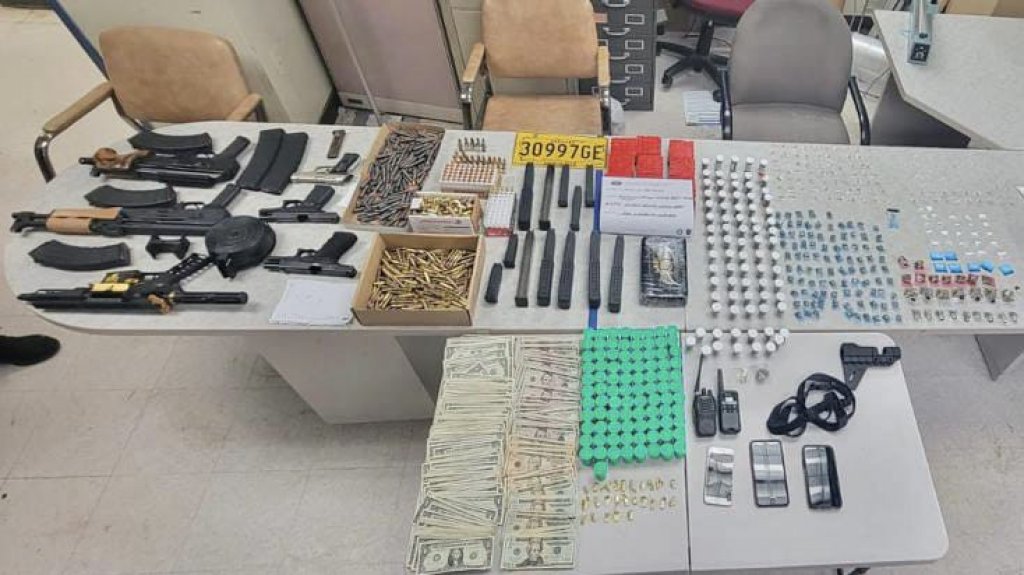  Fotos: Ocupan un almac&eacute;n de armas en Manat&iacute; 