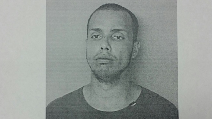 Cargos en ausencia contra sujeto por robo, escalamiento y violaciÃ³n a la Ley de Armas