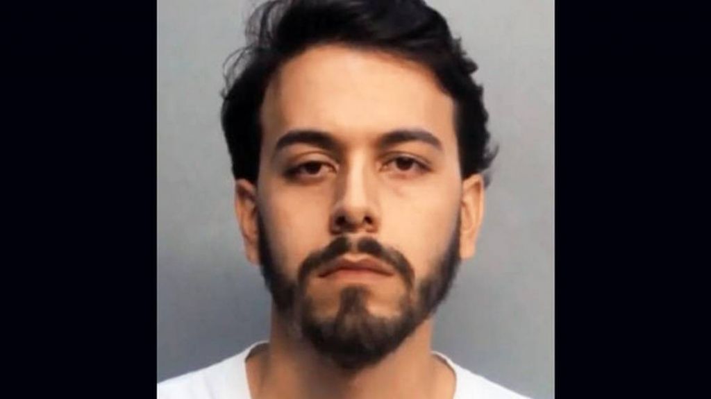  Los m&eacute;dicos dicen que alguien le fractur&oacute; las piernas al beb&eacute;. Su padre est&aacute; en la c&aacute;rcel 