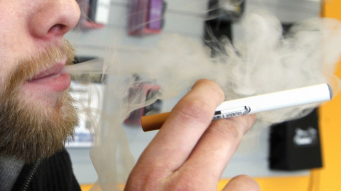 Hombre pierde 8 dientes y sufre heridas al explotarle cigarrillo electrÃ³nico