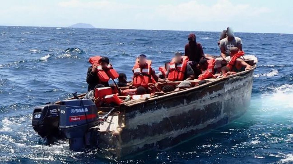  Unidades militares dominicanas rescatan a 40 personas indocumentadas que pretend&iacute;an llegar a Puerto Rico 