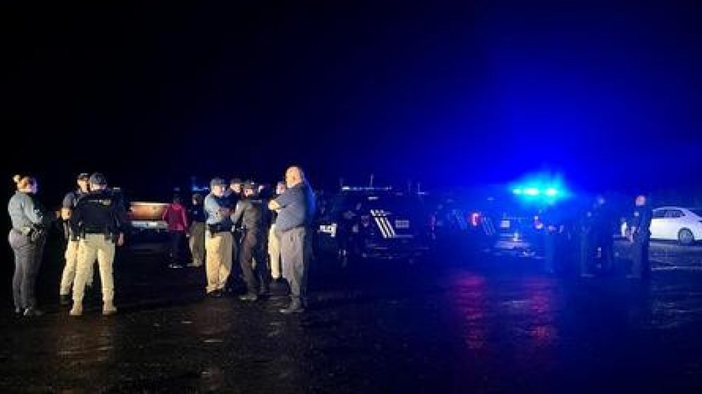  Polic&iacute;a captura a sujeto que intent&oacute; llevarse auto con mujer y una infante adentro 