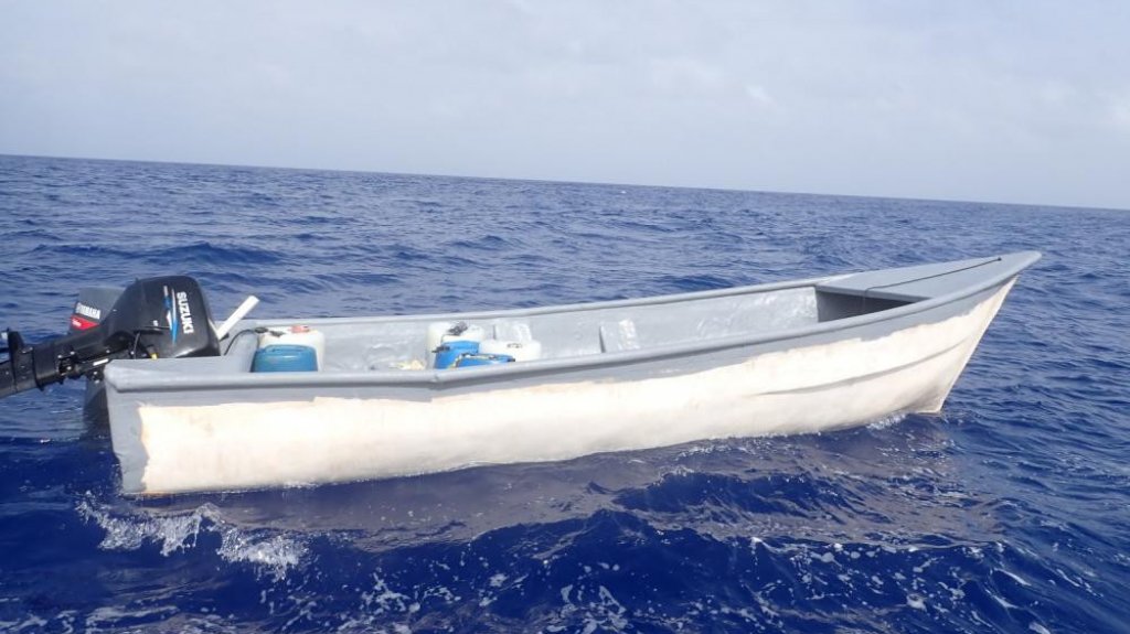  Guardia Costera entrega a Rep&uacute;blica Dominicana a ocho dominicanos, 15 haitianos y 12 uzbecos tras dos intercepciones en el Paso de la Mona 
