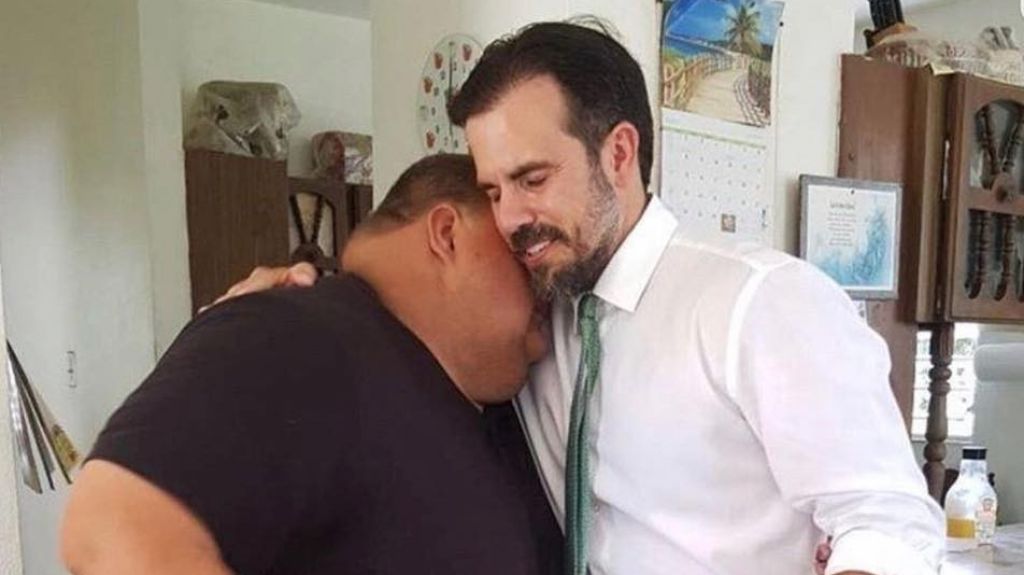  Gobernador llega a Lares a pedirle perd&oacute;n a hombre del que se burl&oacute; en el chat 