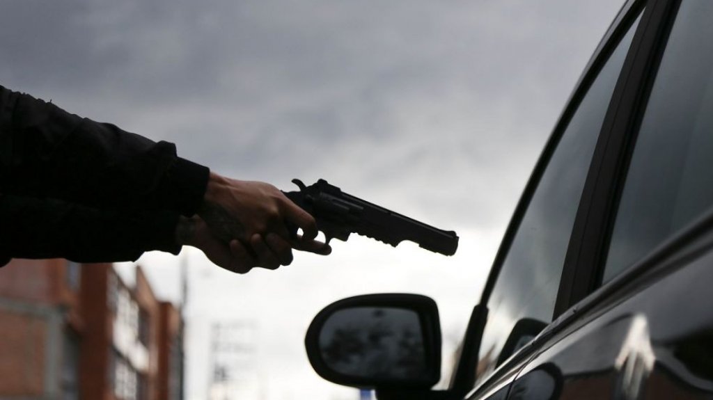  A punta de pistola una mujer le roba el auto a una conductora en Caguas 