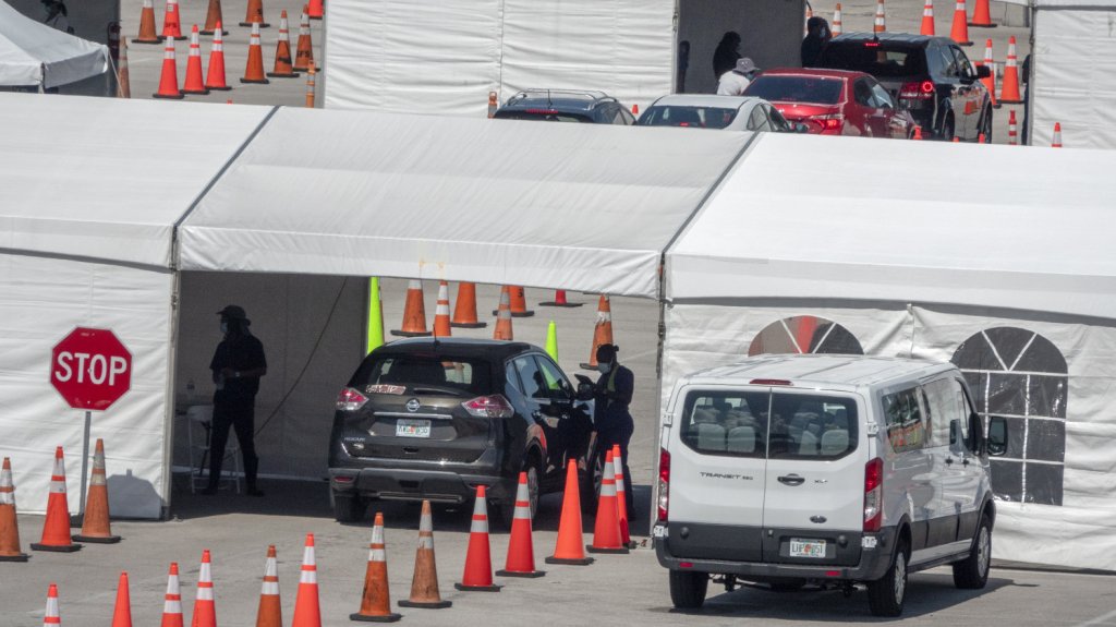  Florida vuelve a acercarse a los 5.000 casos nuevos diarios 