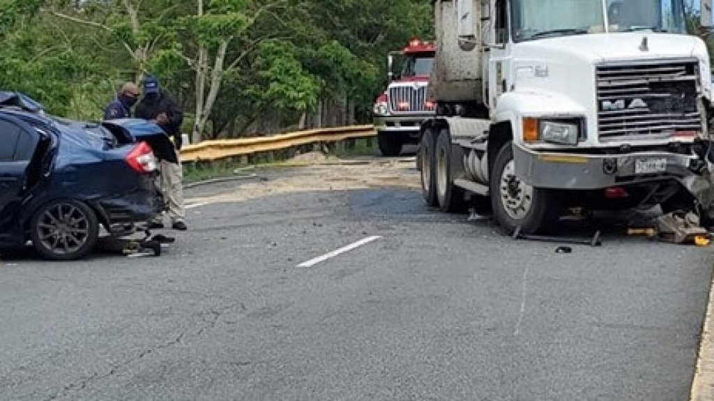  Identifican a mujer que muri&oacute; en accidente con cami&oacute;n en Dorado 