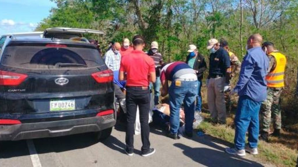  Matan cuatro personas, entre ellas a dos funcionarios municipales 