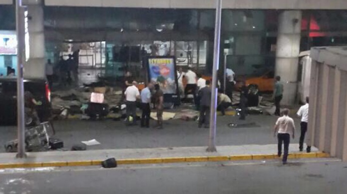 Decenas de muertos, heridos y caos en el principal aeropuerto de TurquÃ­a
