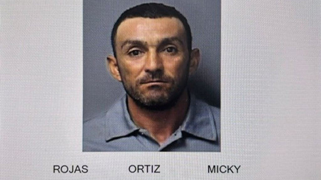  Agarró por el cuello a su pareja y luego le metió con el Abanica en Aibonito 