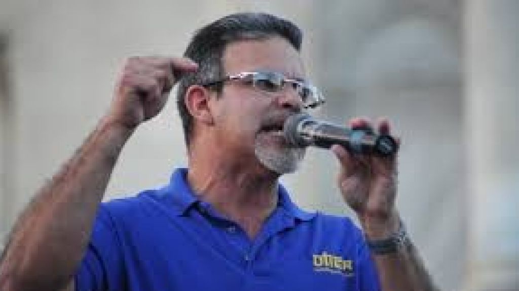  "Si los que nos gobiernan no pueden, que se quiten del medio", dice presidente de la UTIER en apoyo al paro de maestros 