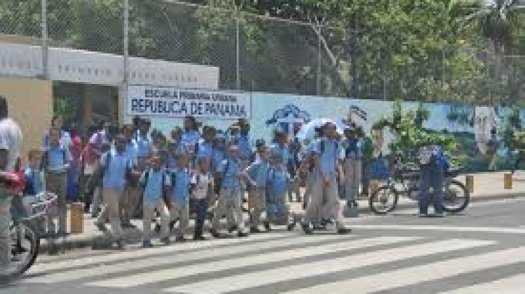  Ministro de Educación dice CNE se reunirá para decidir si concluye el año escolar o continúa 