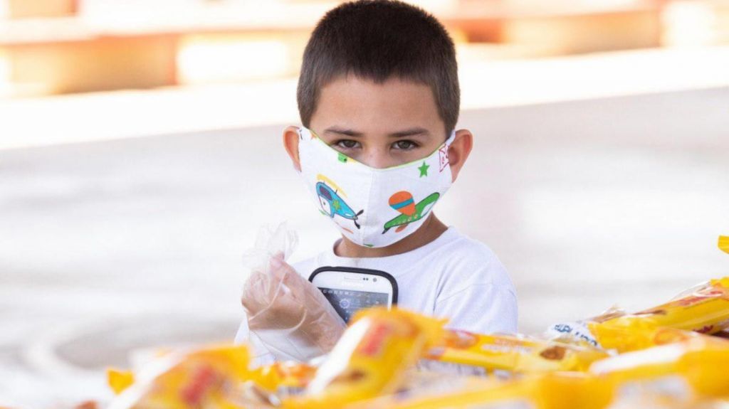  Aguadilla entrega comida caliente a sobre 1,500 ni&ntilde;os de residenciales p&uacute;blicos 