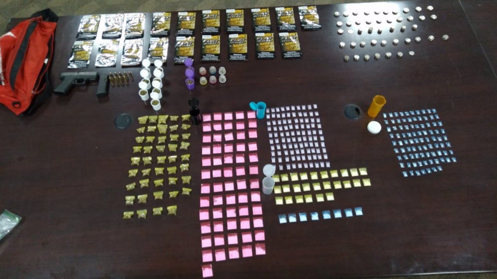  Ocupan armas y drogas en residencial de Ponce 