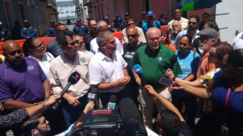  Sindicalistas insisten en su pedido de renuncia a Ricardo Rossell&oacute; 