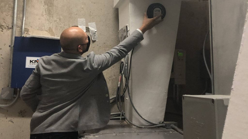  Caguas instala novel sistema de purificaci&oacute;n de aire en edificios municipales, que reduce costos de desinfecci&oacute;n y evita cierre de instalaciones por Covid-19 