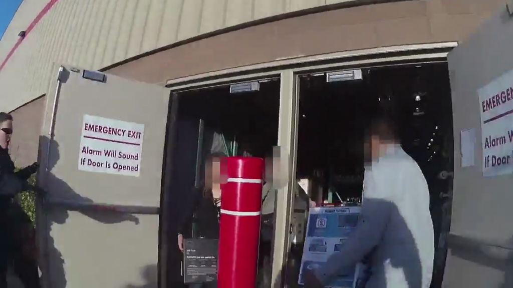  Video: Polic&iacute;a los atrapa "con las manos en la masa" en Costco 