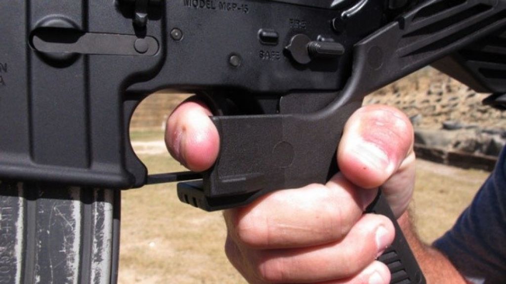  Pide Trump vetar artefacto que vuelve armas en ametralladoras 