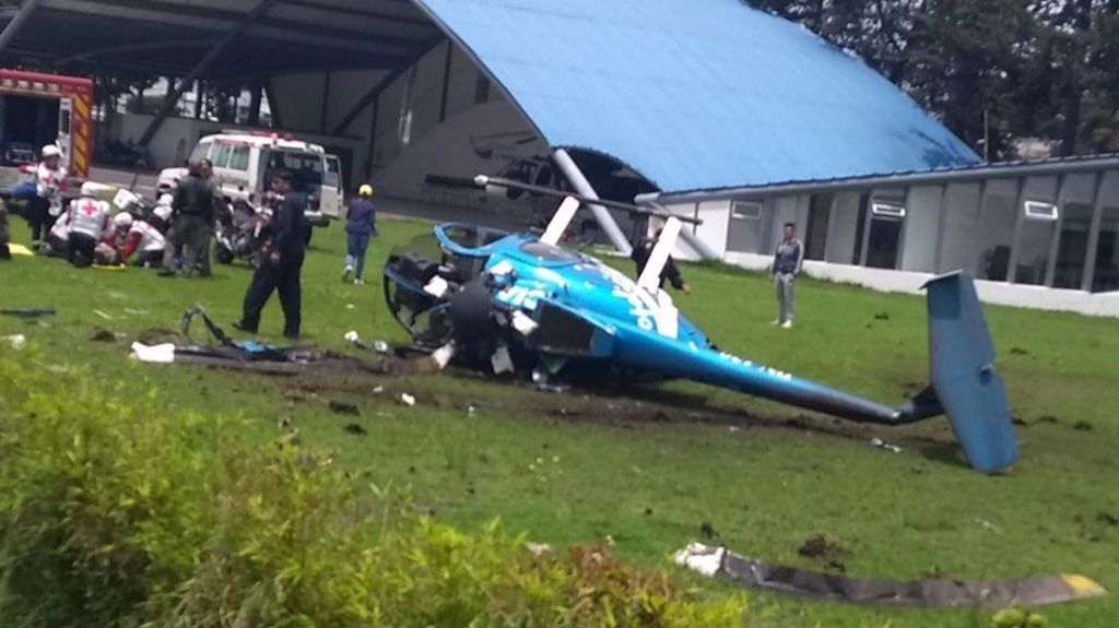  VIDEO: Un helic&oacute;ptero de la Polic&iacute;a de Ecuador se estrella en un parque 