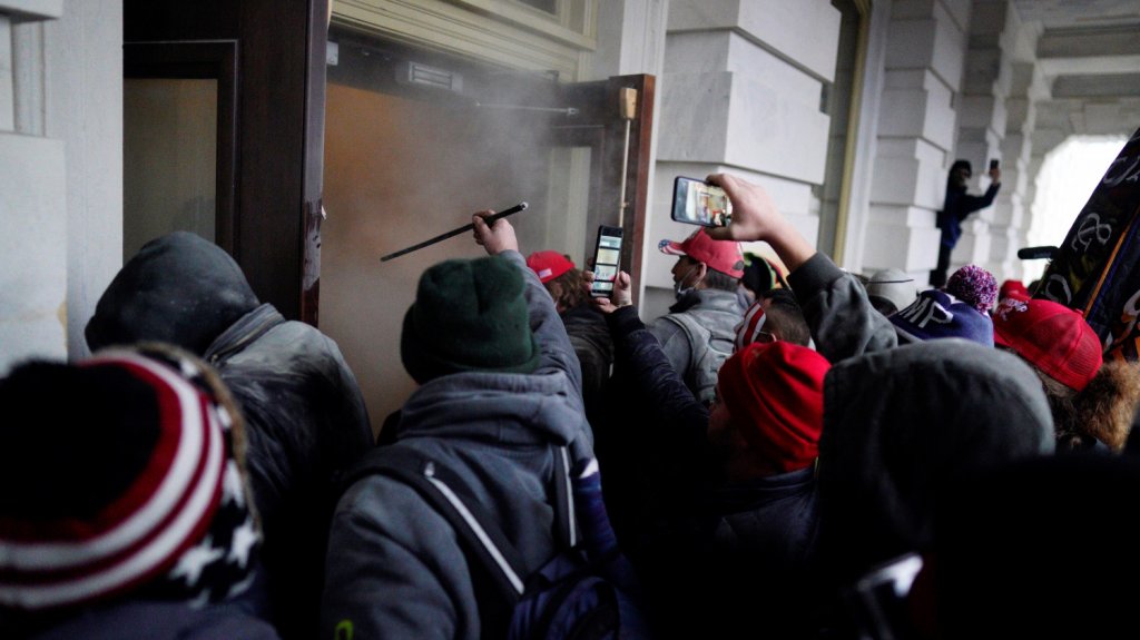  Fallece la mujer herida de bala en el asalto al Capitolio 