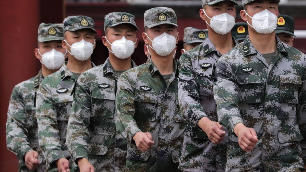  China aprueba vacuna contra el COVID-19 solo para el uso interno en su Ej&eacute;rcito 