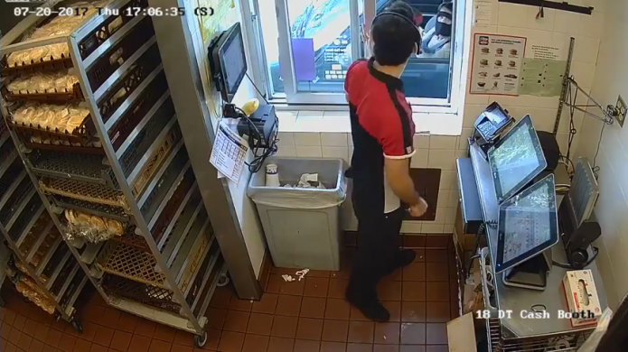 Video: Una principiante ladrona intenta asaltar un McDonalds por el servi-carro