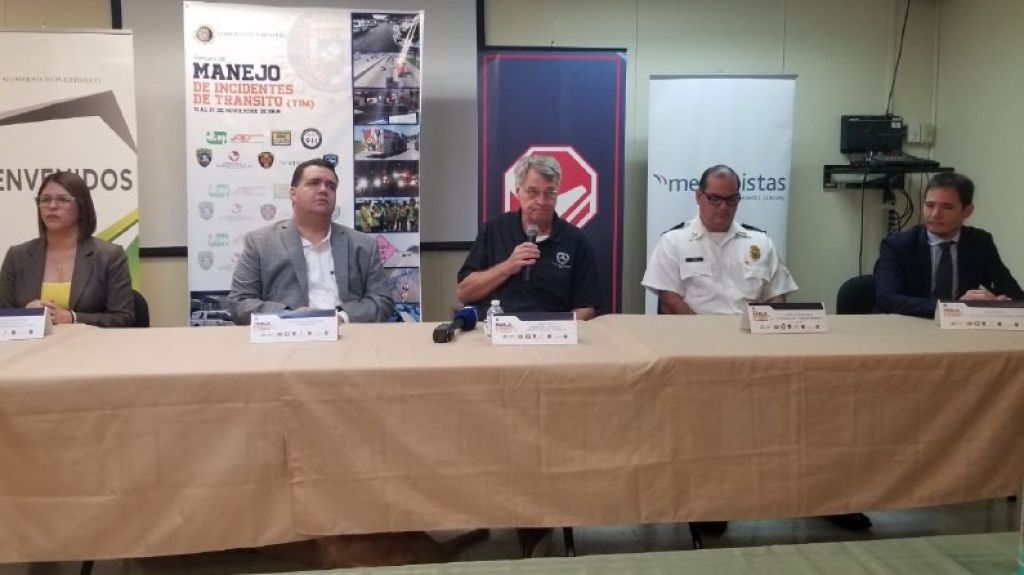  Los celulares son m&aacute;s peligrosos en las carreteras que los boquetes, dice secretario del DTOP y directora CST 