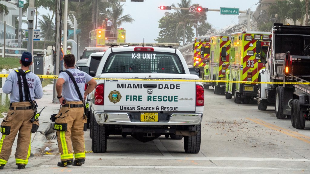  Video del momento en que se derrumba condominio en Miami 