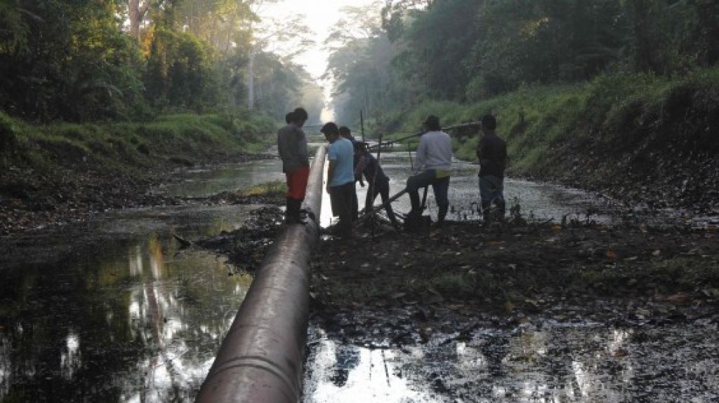  Vea video: Ind&iacute;genas piden agua debido a contaminaci&oacute;n por derrame en r&iacute;o Mara&ntilde;&oacute;n 